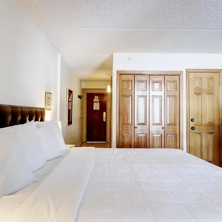 Mp518 Mountain Plaza Hotel Room